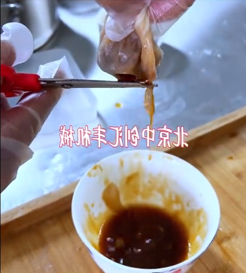 解密 湯多，餡兒大，皮兒薄。晶瑩剔透的灌湯包，是如何做出來的？
